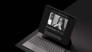 tablet-op-bureau-met-foto-henny-vrienten